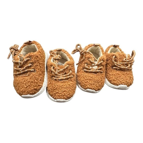 2 Pairs of Baby GAP Sherpa Sneakers Sz 3-6 mos NWOT - Picture 2 of 5